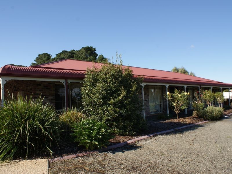 21 Pinehill Drive, Pakenham VIC 3810