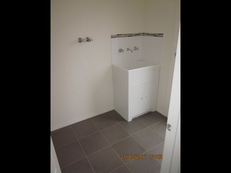 4/18-20 Ben Drive, Pakenham VIC 3810