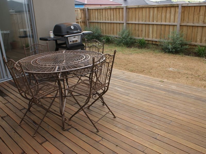 11 Peppermint Row, Officer VIC 3809