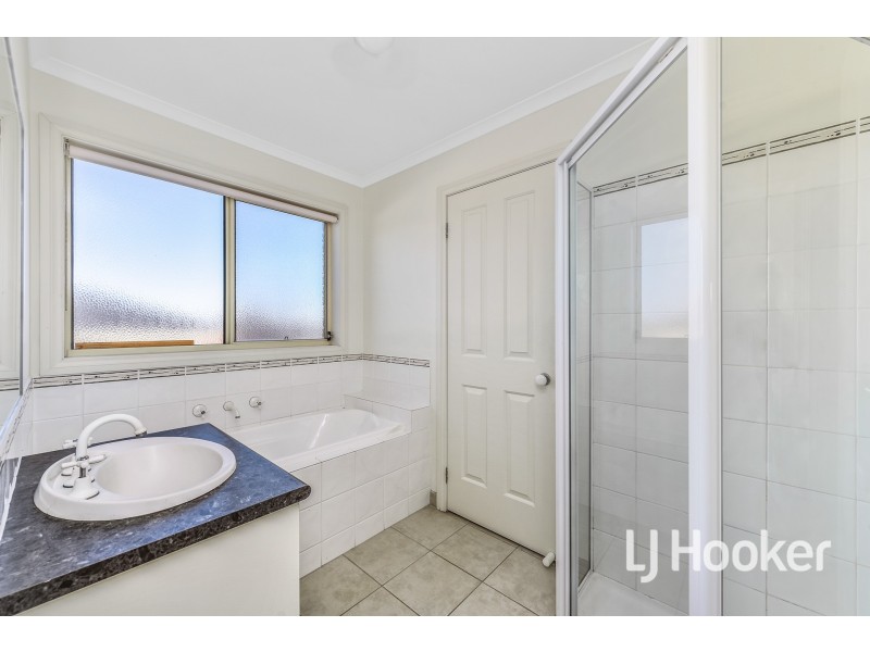 3/3 Hale Place, Pakenham VIC 3810