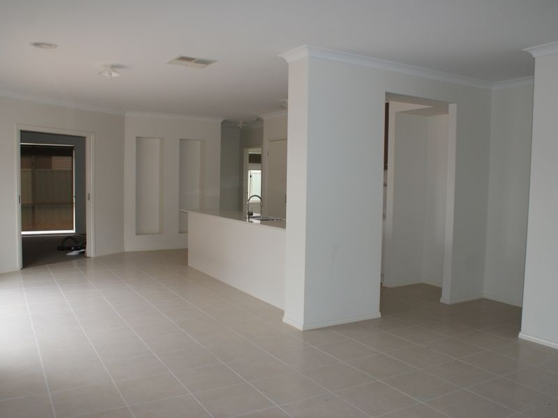 29 Park Orchard Drive, Pakenham VIC 3810