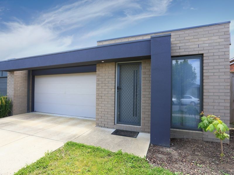 9 Central Avenue, Pakenham VIC 3810
