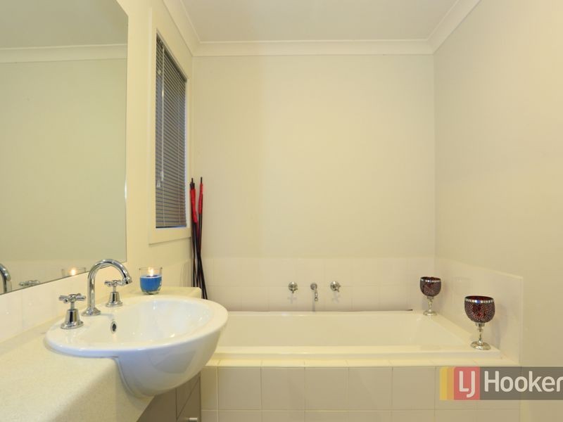 9 Central Avenue, Pakenham VIC 3810