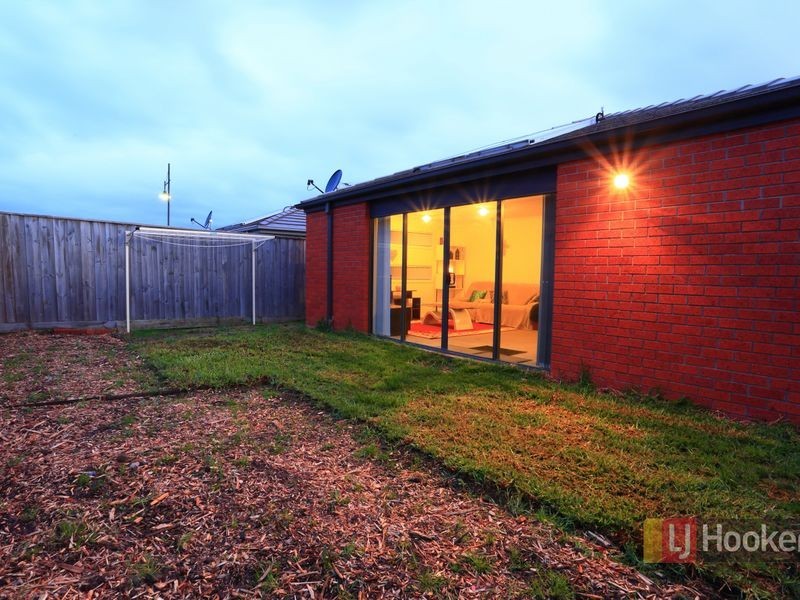 9 Central Avenue, Pakenham VIC 3810