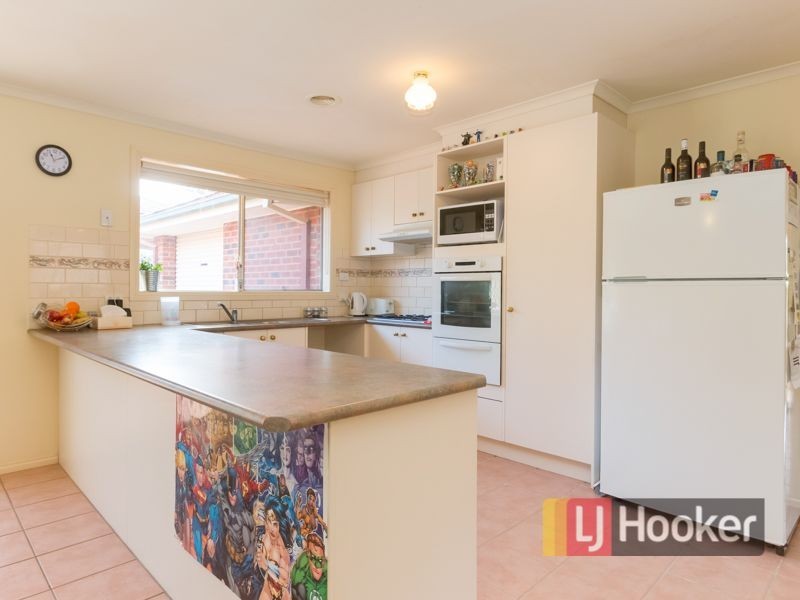 25 Ben Drive, Pakenham VIC 3810