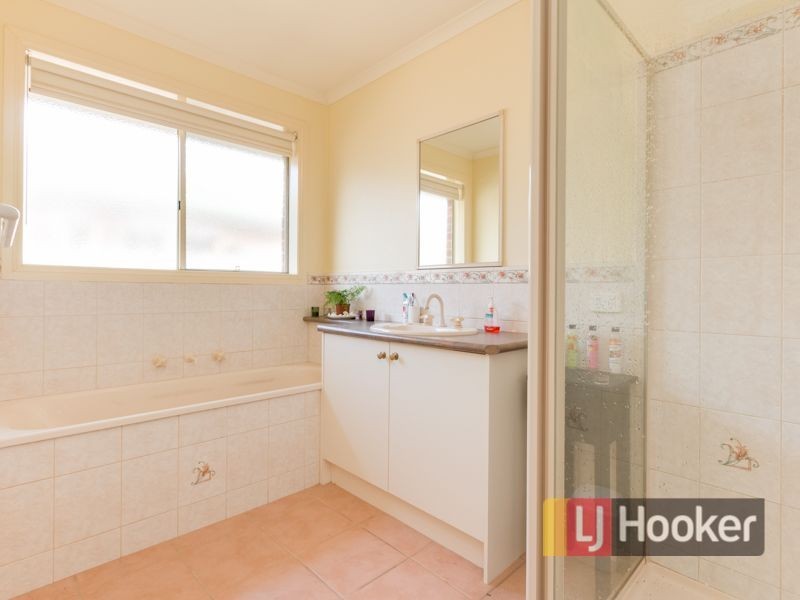 25 Ben Drive, Pakenham VIC 3810