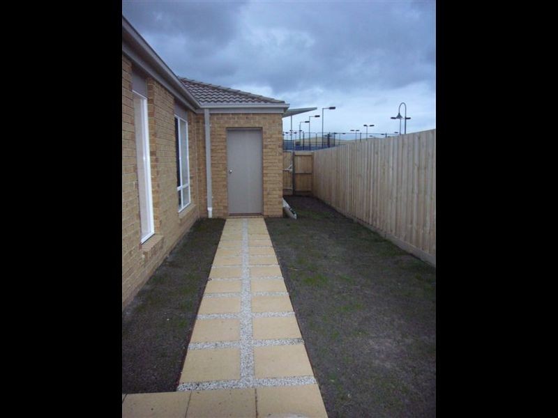 43 Belvedere Dve, Pakenham VIC 3810