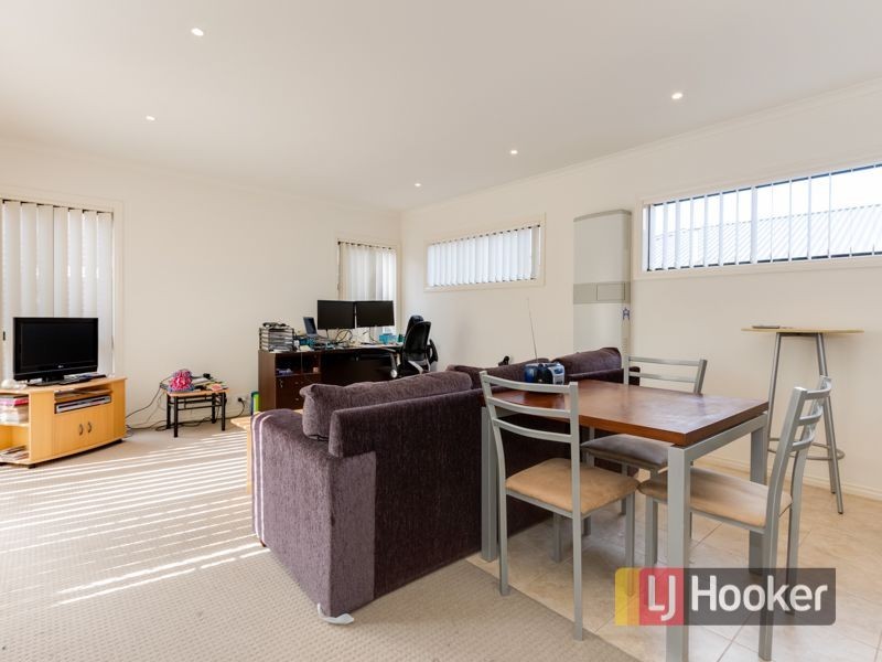 8/103 Army Road, Pakenham VIC 3810