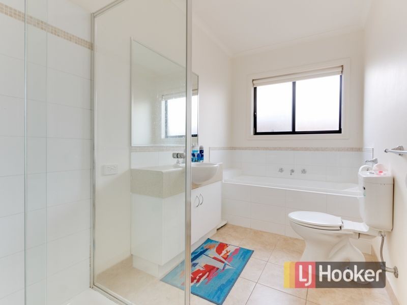 8/103 Army Road, Pakenham VIC 3810