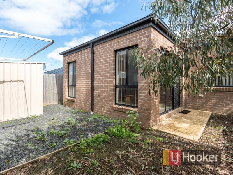 8/103 Army Road, Pakenham VIC 3810