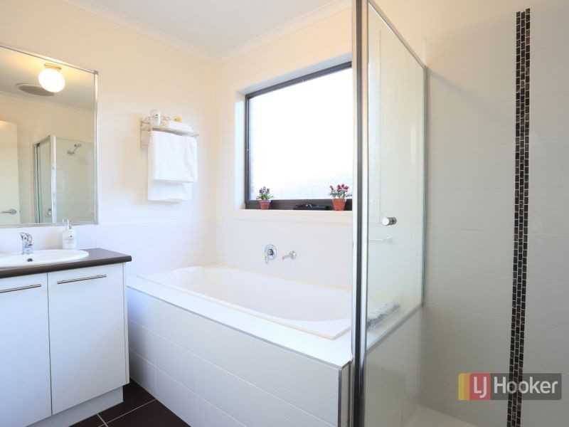 20/107 Army Road, Pakenham VIC 3810