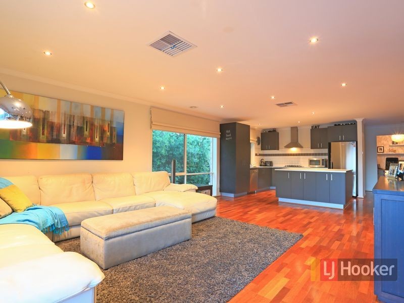 6 Lancaster Way, Beaconsfield VIC 3807