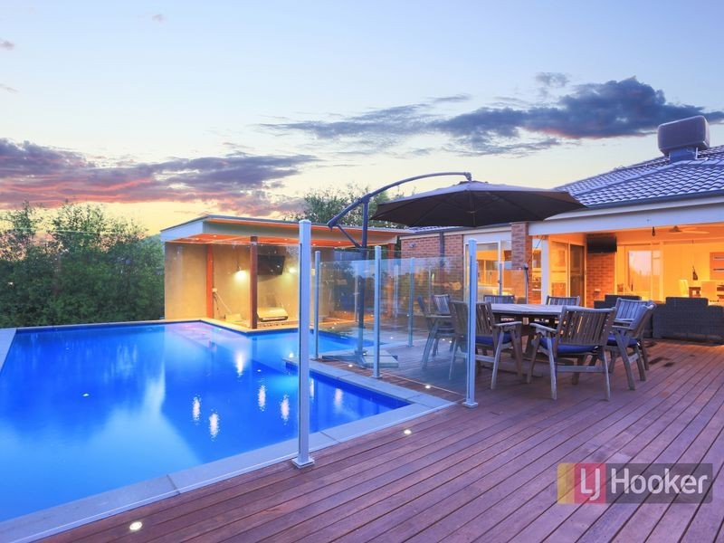 6 Lancaster Way, Beaconsfield VIC 3807