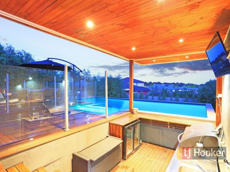 6 Lancaster Way, Beaconsfield VIC 3807