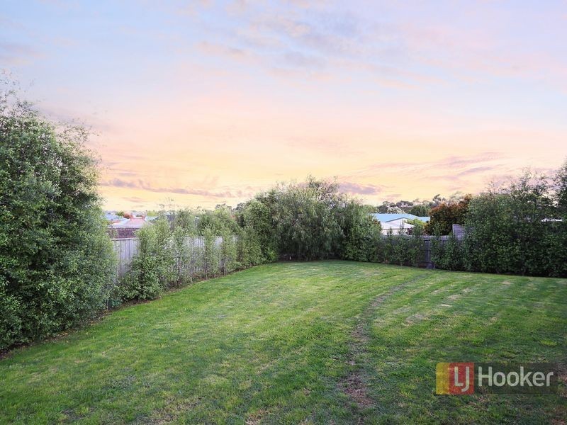 6 Lancaster Way, Beaconsfield VIC 3807