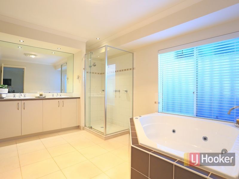 6 Lancaster Way, Beaconsfield VIC 3807