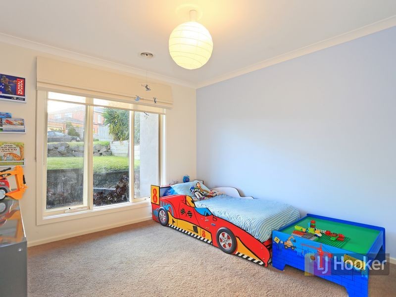 6 Lancaster Way, Beaconsfield VIC 3807