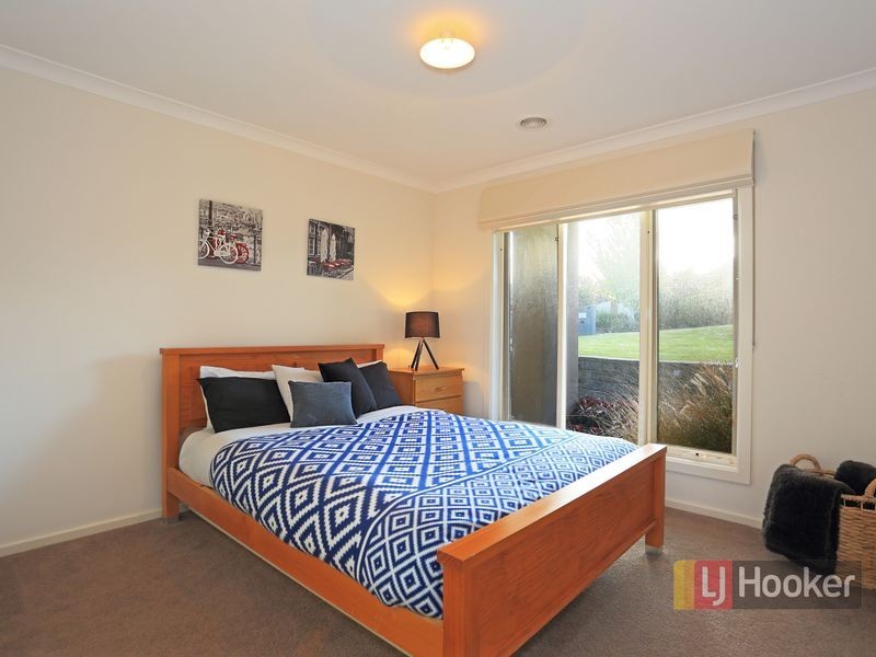 6 Lancaster Way, Beaconsfield VIC 3807