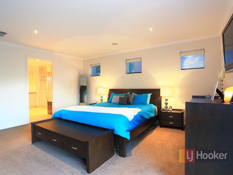 6 Lancaster Way, Beaconsfield VIC 3807