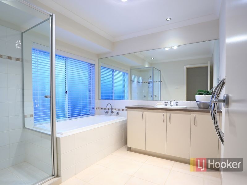 6 Lancaster Way, Beaconsfield VIC 3807