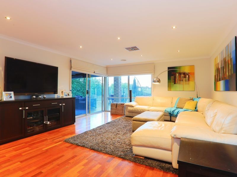 6 Lancaster Way, Beaconsfield VIC 3807