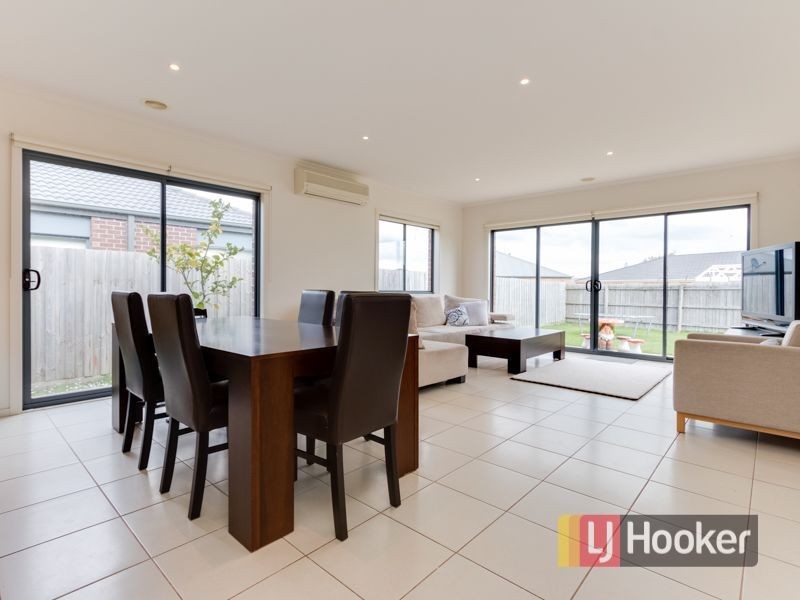 40 Sandalwood Drive, Pakenham VIC 3810