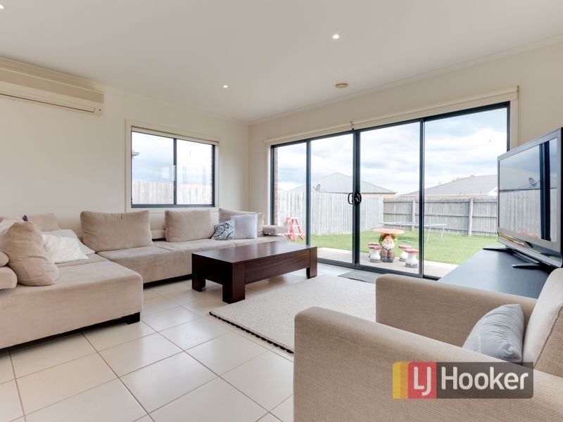 40 Sandalwood Drive, Pakenham VIC 3810