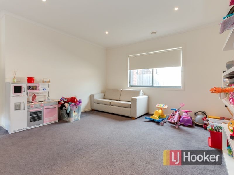 40 Sandalwood Drive, Pakenham VIC 3810