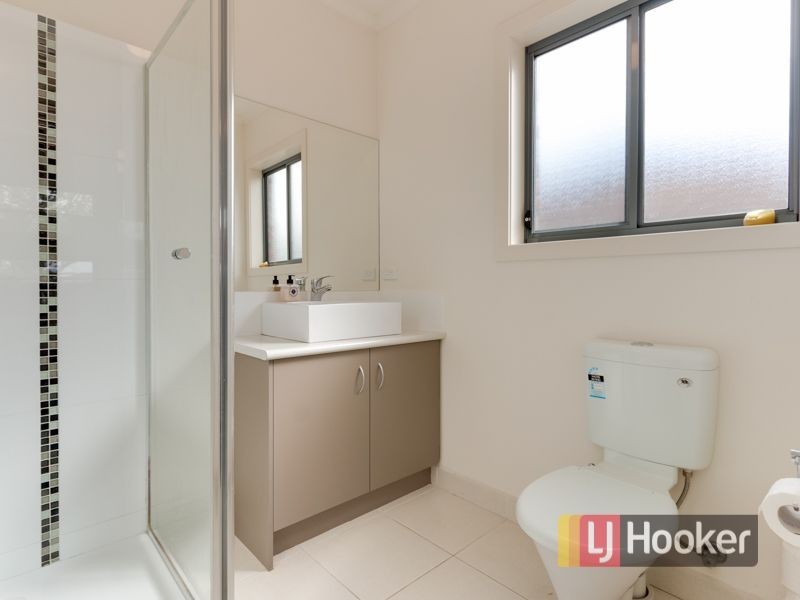 40 Sandalwood Drive, Pakenham VIC 3810