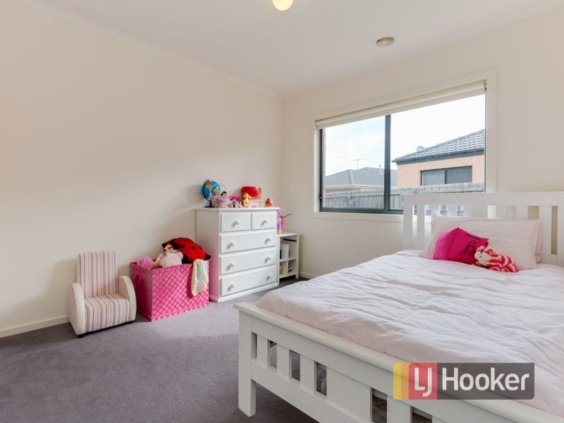 40 Sandalwood Drive, Pakenham VIC 3810