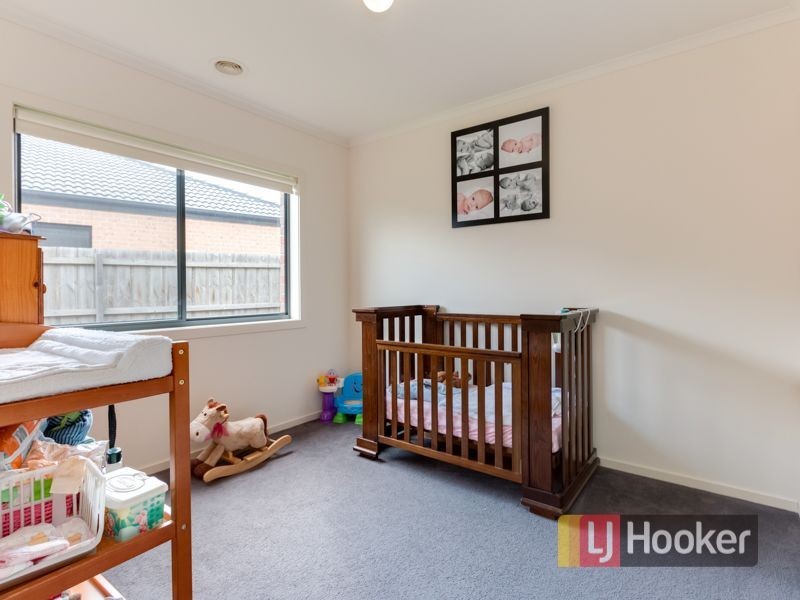 40 Sandalwood Drive, Pakenham VIC 3810