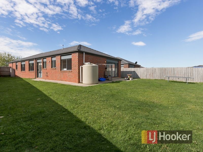 40 Sandalwood Drive, Pakenham VIC 3810