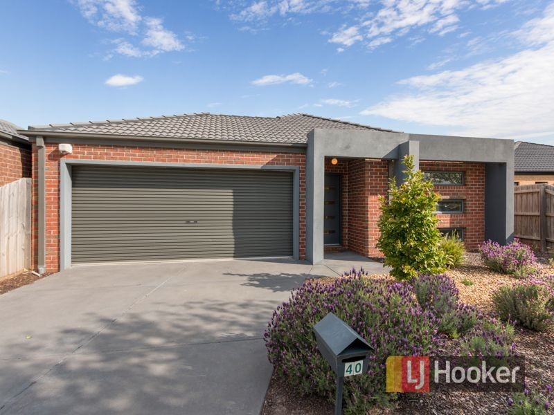 40 Sandalwood Drive, Pakenham VIC 3810