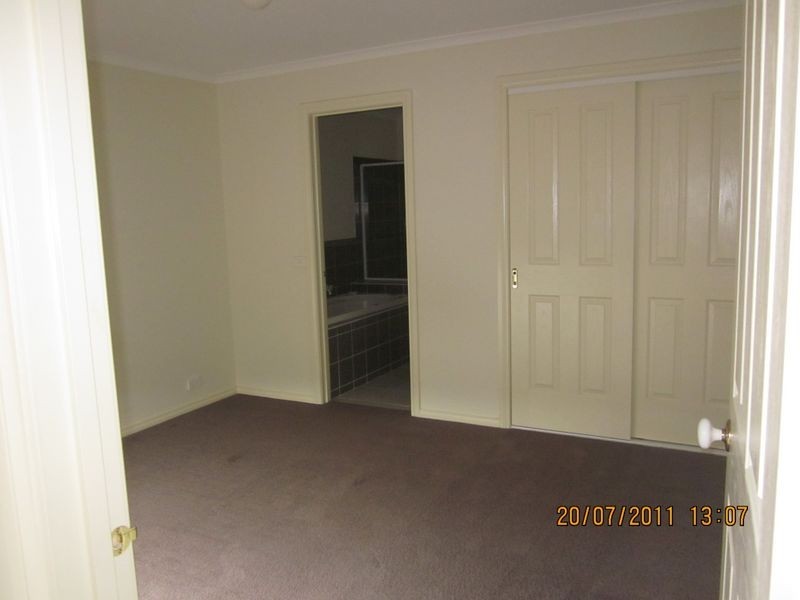 2/22 Cameron Way, Pakenham VIC 3810
