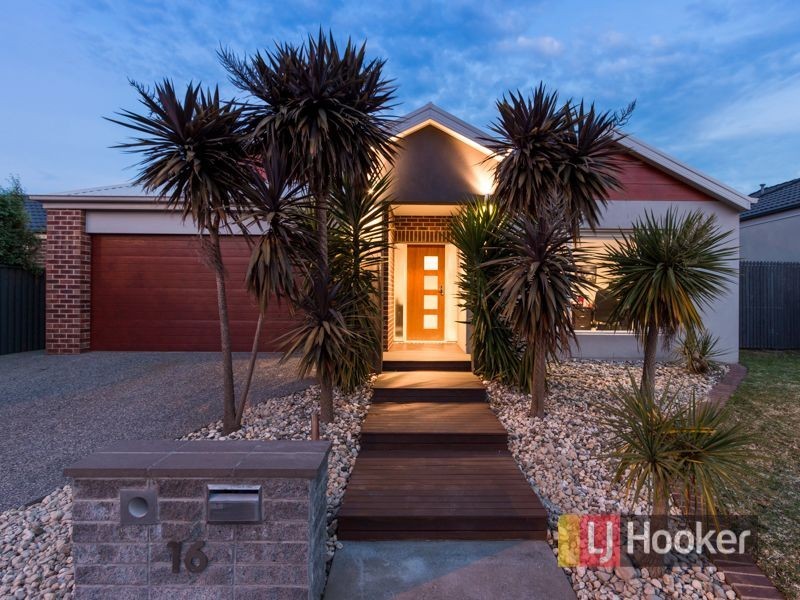 16 Britton Drive, Pakenham VIC 3810