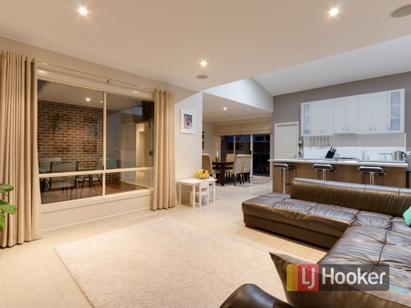 16 Britton Drive, Pakenham VIC 3810