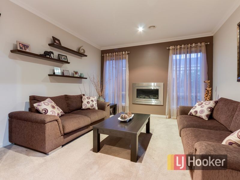 16 Britton Drive, Pakenham VIC 3810