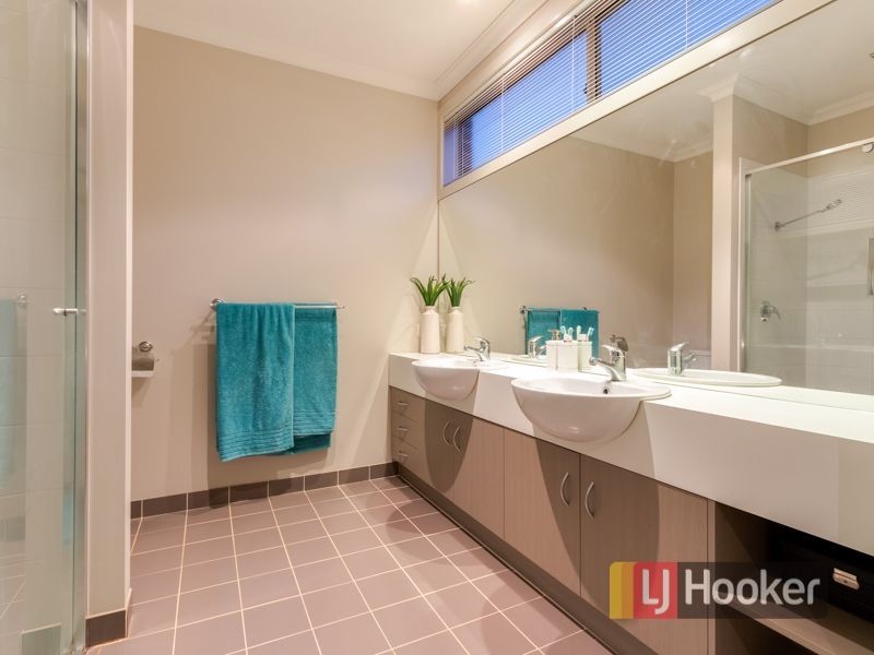 16 Britton Drive, Pakenham VIC 3810