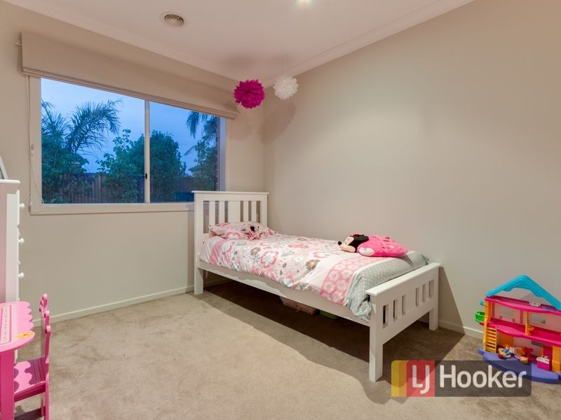 16 Britton Drive, Pakenham VIC 3810