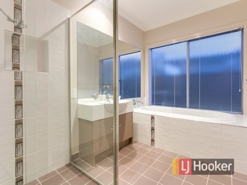 16 Britton Drive, Pakenham VIC 3810