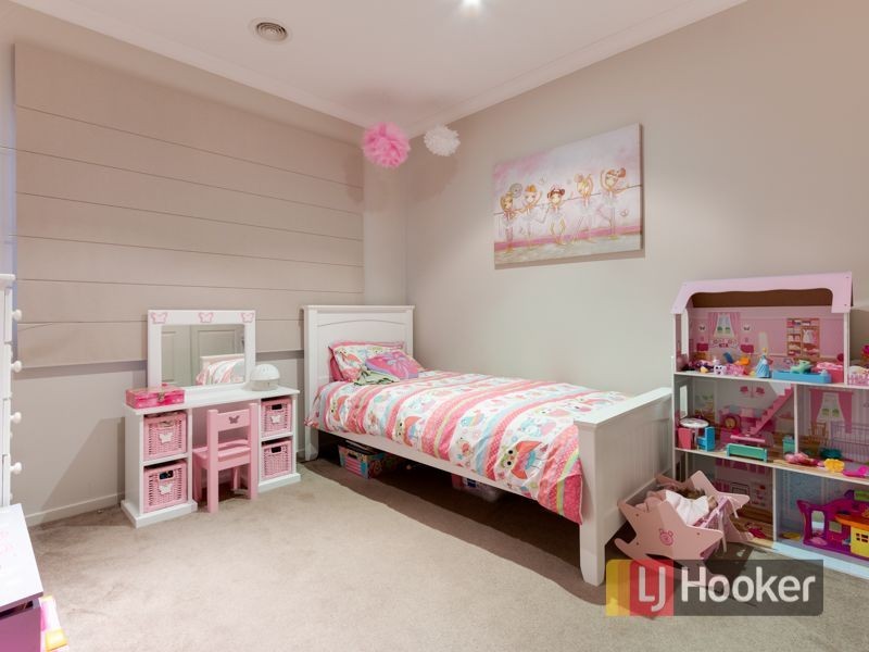 16 Britton Drive, Pakenham VIC 3810