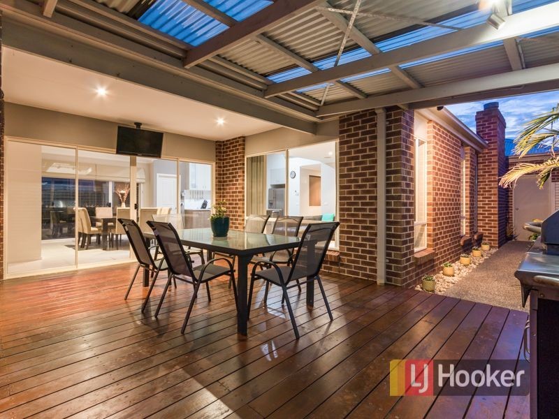 16 Britton Drive, Pakenham VIC 3810