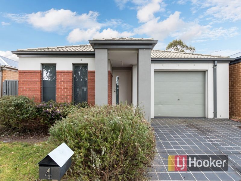 4 Chestnut Chase, Pakenham VIC 3810