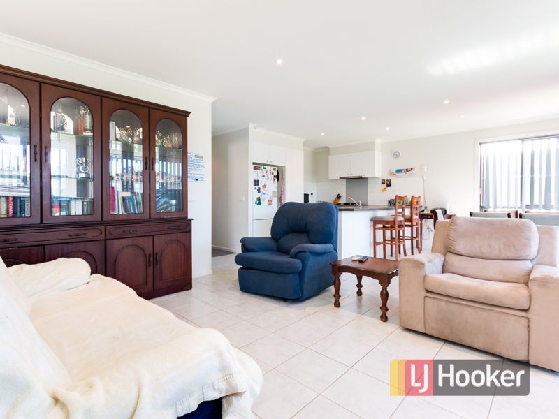 4 Chestnut Chase, Pakenham VIC 3810