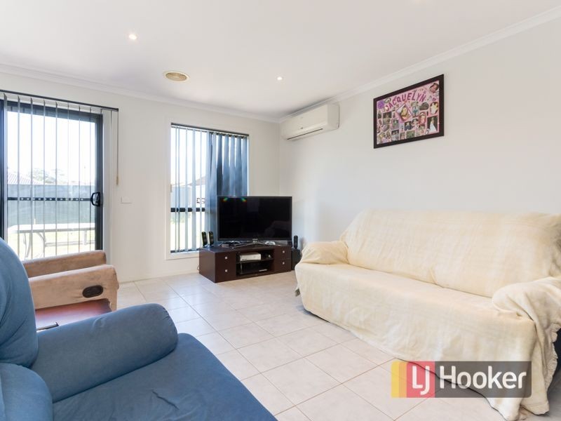 4 Chestnut Chase, Pakenham VIC 3810