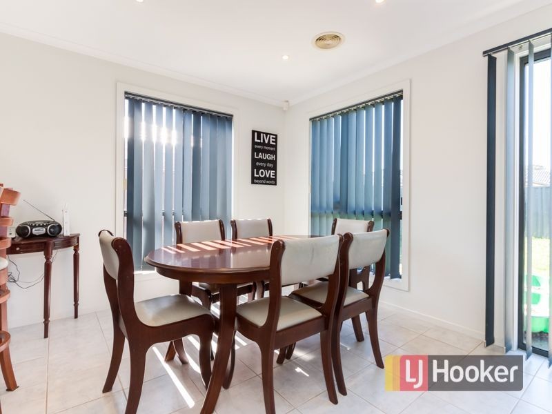 4 Chestnut Chase, Pakenham VIC 3810