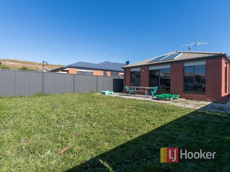 4 Chestnut Chase, Pakenham VIC 3810