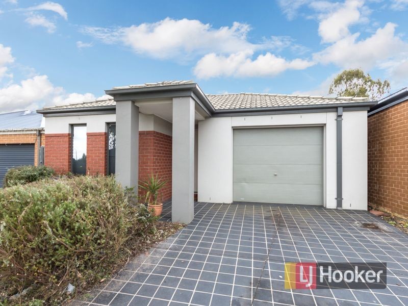 4 Chestnut Chase, Pakenham VIC 3810