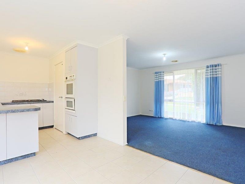 6 Matthews Court, Pakenham VIC 3810