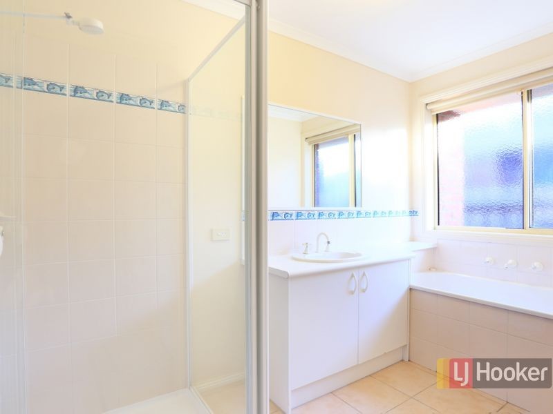 45 Dunbarton Drive, Pakenham VIC 3810